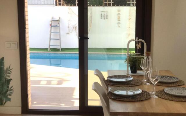 R127 Moderna villa cerca del mar