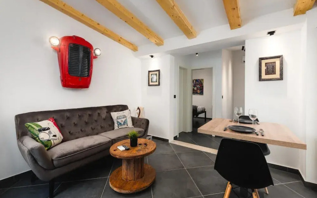 Apartment With Scenic View