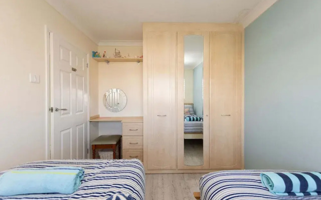 Seaside Retreat - Five Minutes to Beach Village