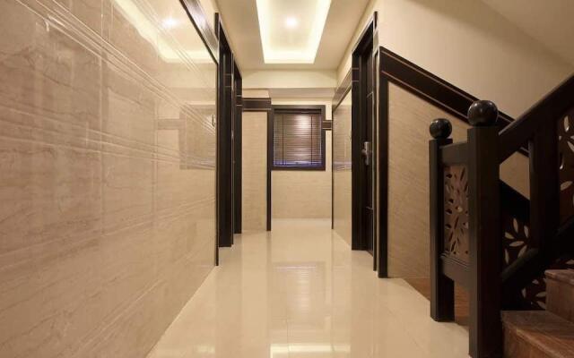 Hotel Monarch International