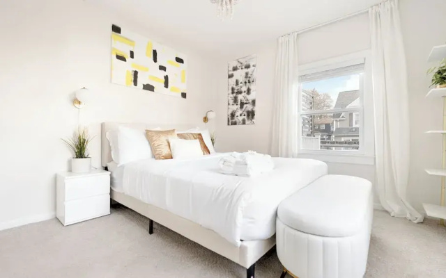 Ultra-Modern Luxe Sleek & Stunning Stay