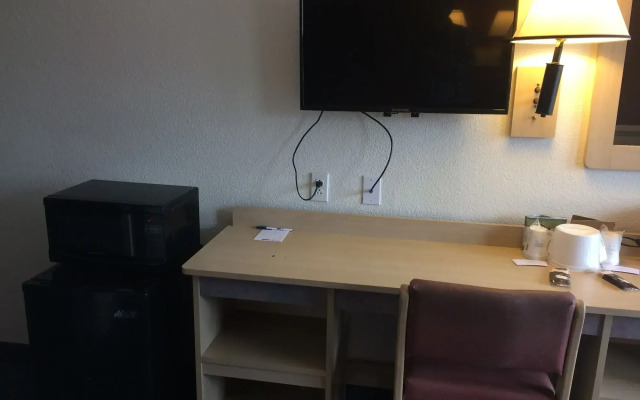 Travelodge by Wyndham Raton