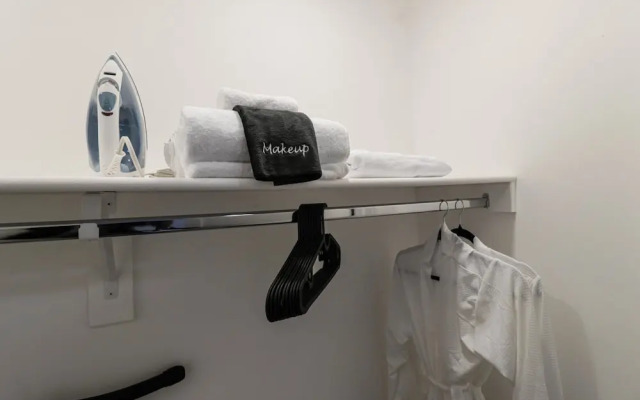 Unit 1 Stylish Studio