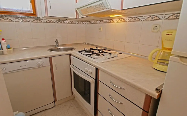 Apartment 613