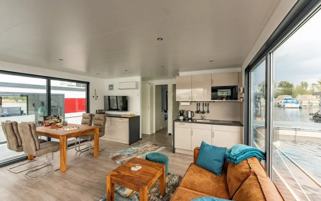 Hausboot am Prerauer Stich in Zehdenick