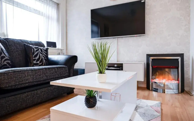Lovely 2 Bedroom Apartment With Fireplace