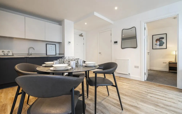 Waterside Flat in Central Leeds