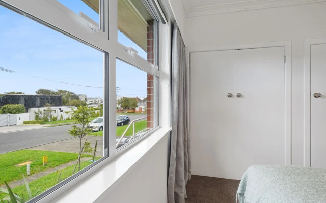 Renovated Takapuna 2BR Apt - Parking