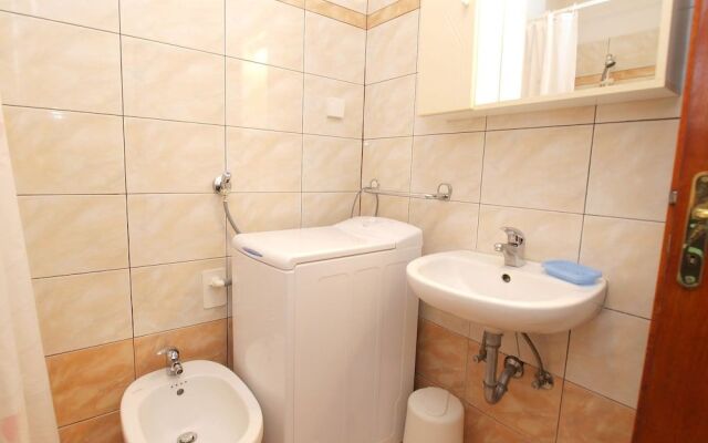 Apartment 1077