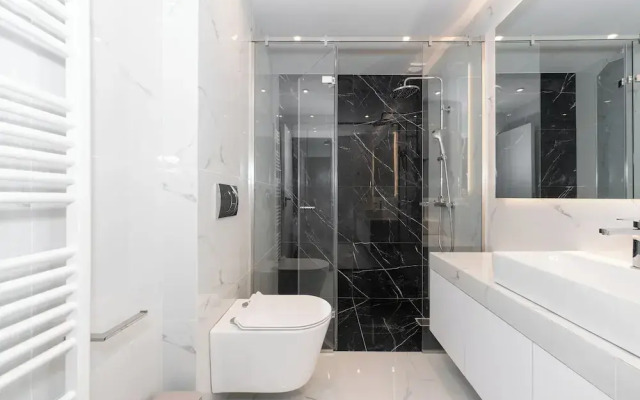 Spacious & Stylish Athens Apartment - Walk To Metro