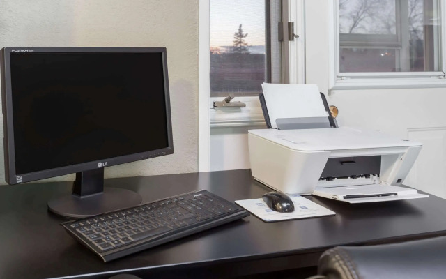 Super 8 by Wyndham Stettler