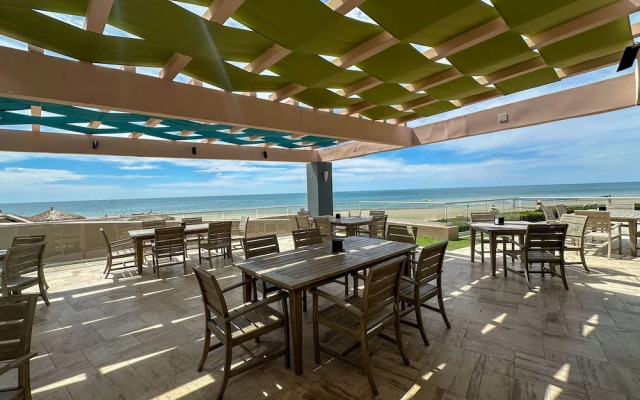 Oceanfront Vibes Iconic Beachside Getaway