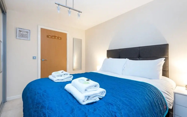 Modern Smart Open Plan Living With Free Parking