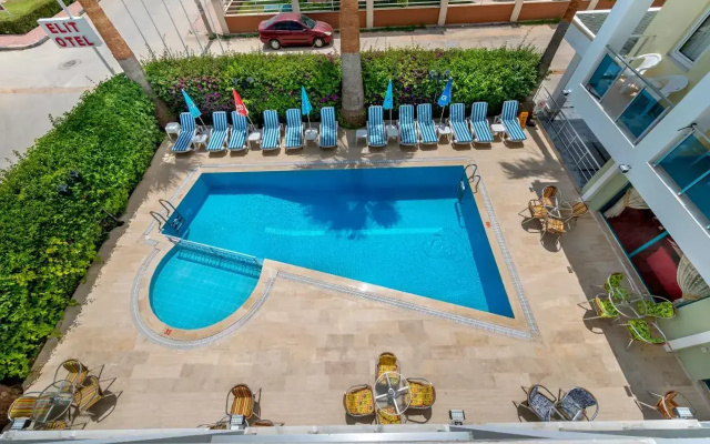 Theluna City Hotel