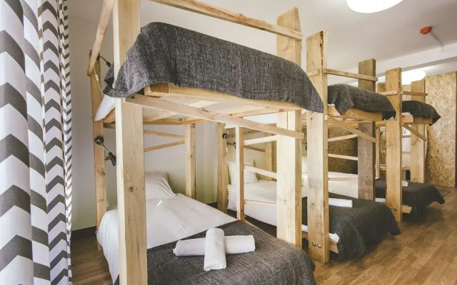 Cliff Surf Camp Hostel