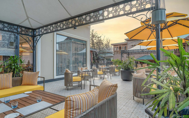Radisson Collection Hotel & Spa, Riverfront Srinagar