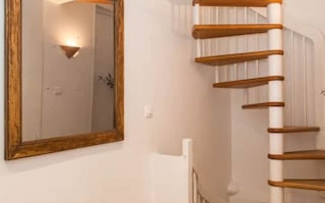 House With 4 Bedrooms in Paris, With Wifi
