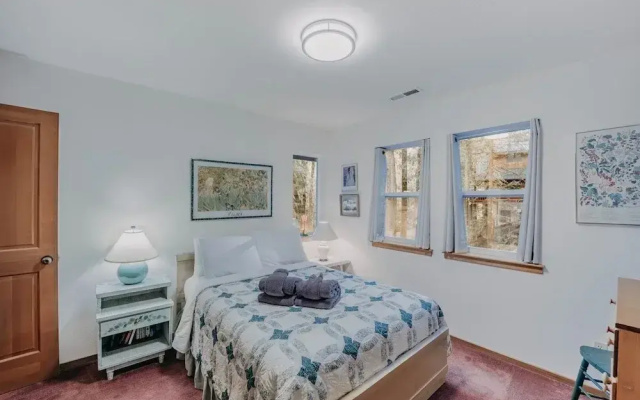 51sl - Ping Pong - Fireplace - D/w - W/d - Sleeps 8 3 Bedroom Home by RedAwning