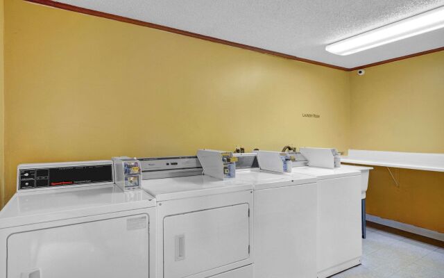 Days Inn by Wyndham Liverpool/Syracuse