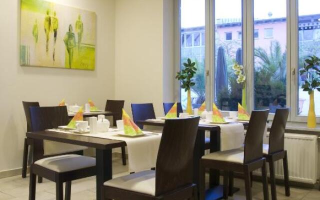 Matchpoint Hotel