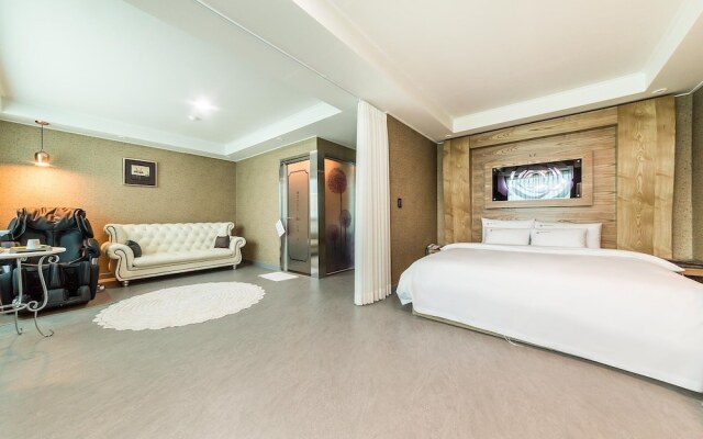 Anseong Lake Hotel