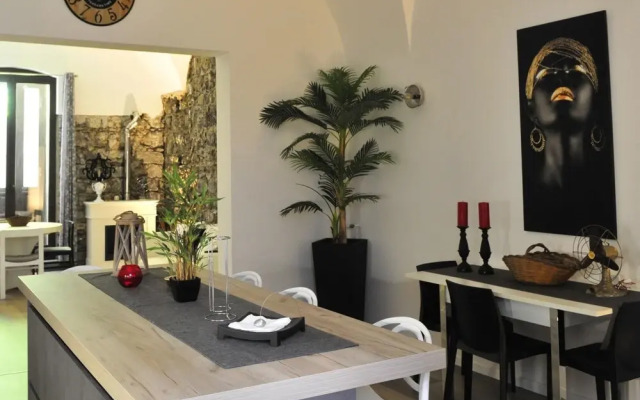 Petra Lavica Holiday Home