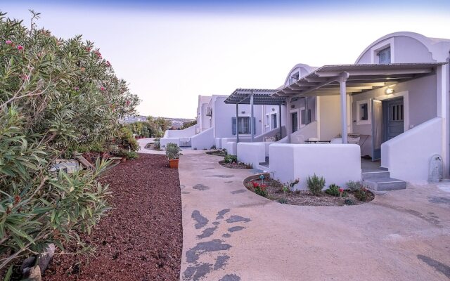 Paradise, Traditional Cycladic House