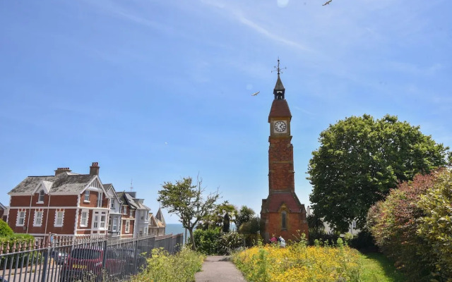 Flat 2, 10 Seafield Road