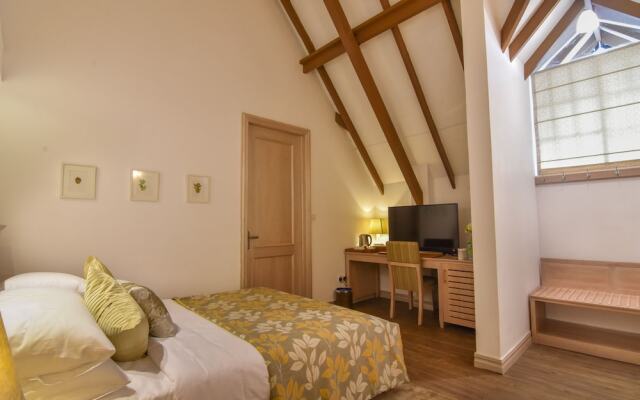 The Lynden Grove Hotel