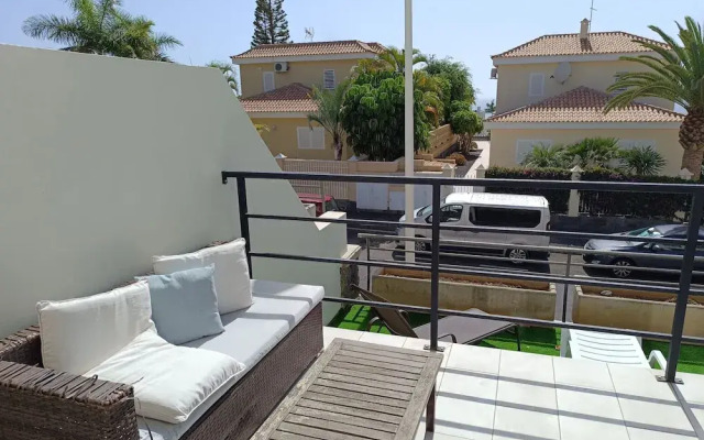 Villa-costaadeje-3br-balcony-wifi-parking