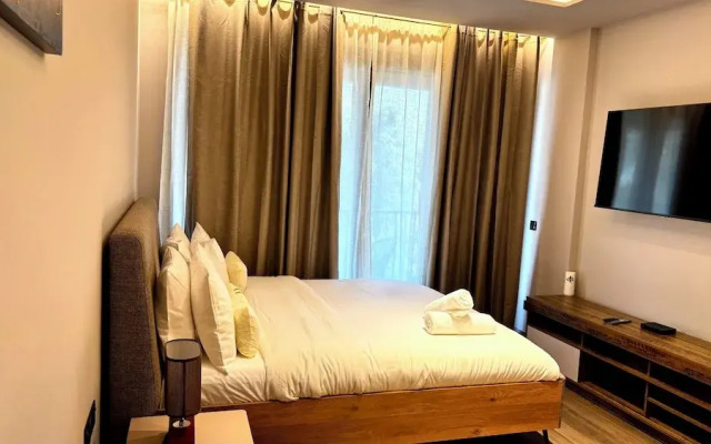 Elite Luxury Suites at Diamond in City