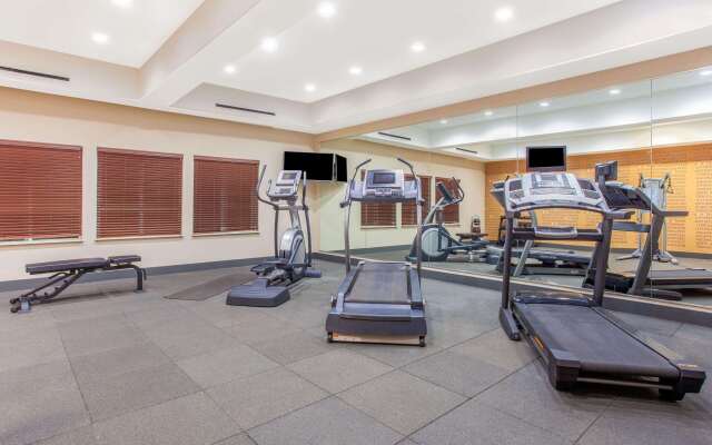 La Quinta Inn & Suites by Wyndham Gonzales TX