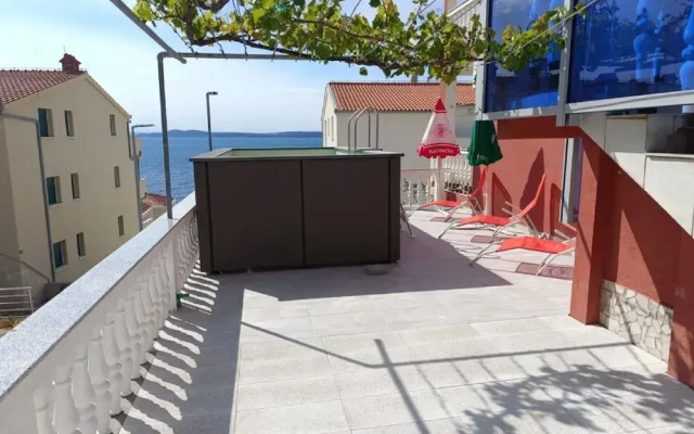 Sea View Apartment in Okrug Gornji near Trogir Center