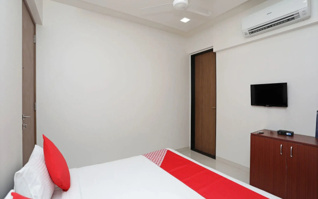 OYO 11742 Hotel Aakiyo Rooms