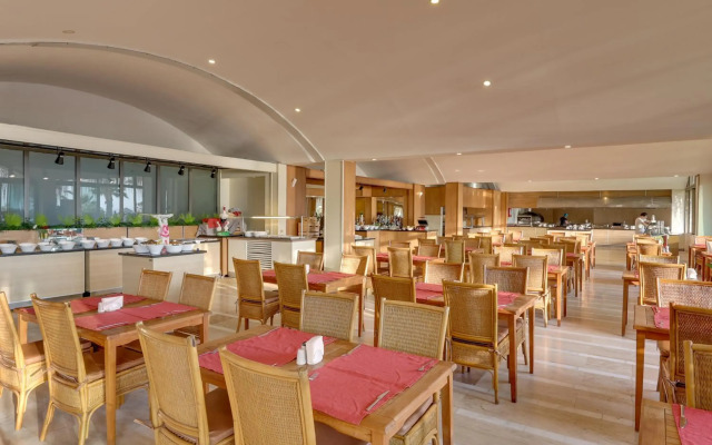 Faros Premium Beach Hotel