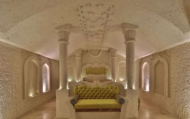 Romance Cave Suites
