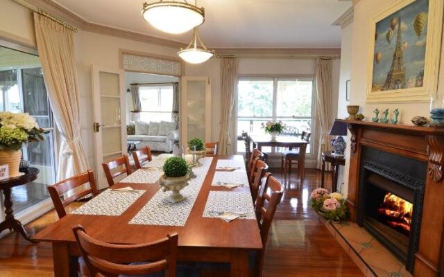Rosevillehouse Bed & Breakfast