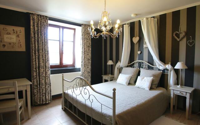 House With 4 Bedrooms in Bertrix, With Enclosed Garden and Wifi