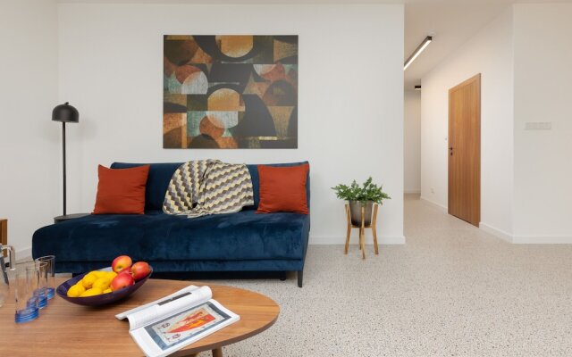 Sunny & Elegant Apartment by Renters