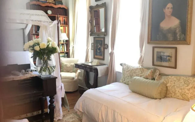 Church Des Artistes Guest House