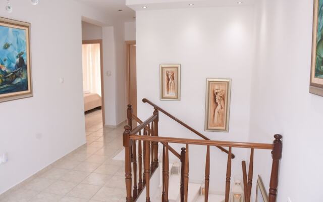 Keratea Luxury Villa - Athens Airport