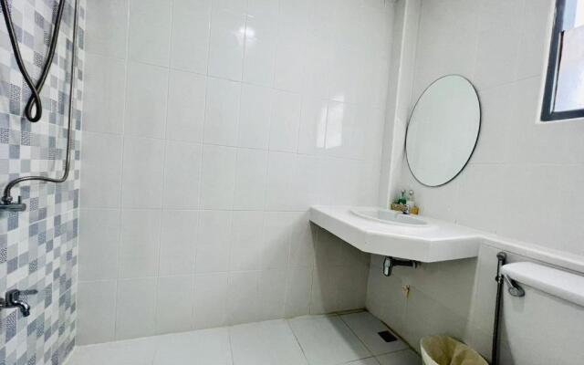 Bed by Tha-Pra Hotel and Apartment