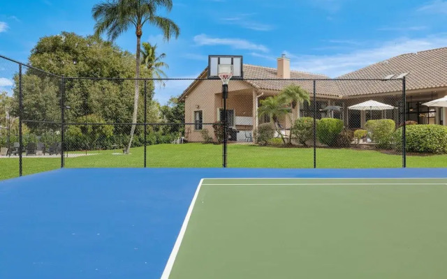 Grand 6BR Plantation Estate w/ Tennis & Pool
