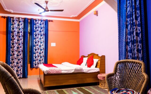 OYO 13881 Home Majestic Hill View 1BHK Naddi