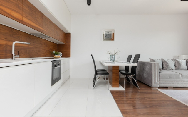 Glamorous Apartment Wilanow by Renters