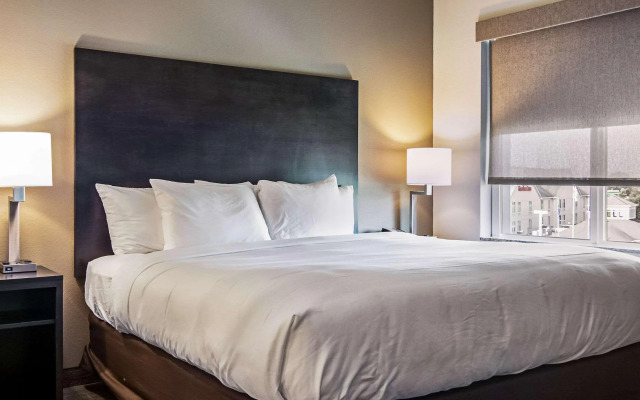 Comfort Suites Wooster near University Campus