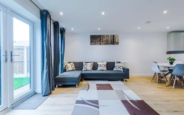 Stunning 3-bed House in Salford