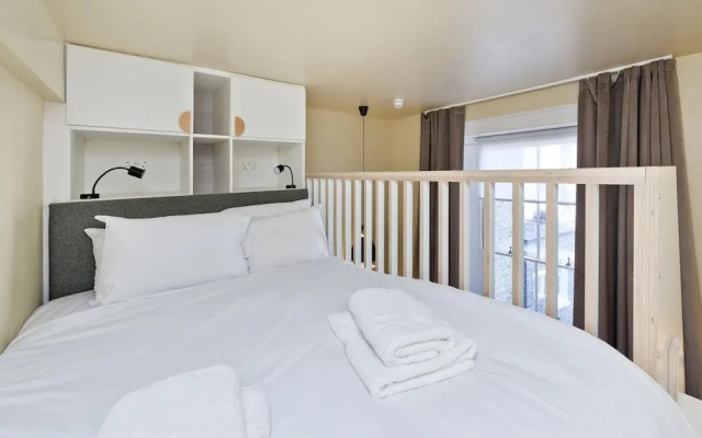 Stylish Mezzanine Studio in Leafy Primrose Hill