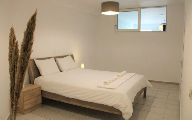 "kalamaki Plaza Apartments 'asteri' "