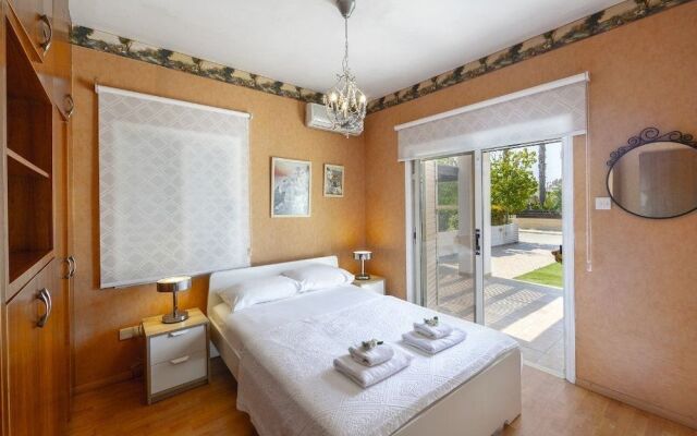 Meneou Beachfront Villa 5